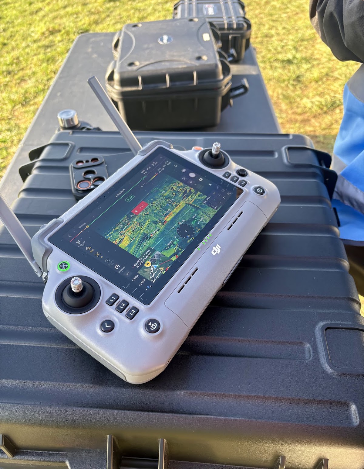 Radiocommande et écran de pilotage du drone